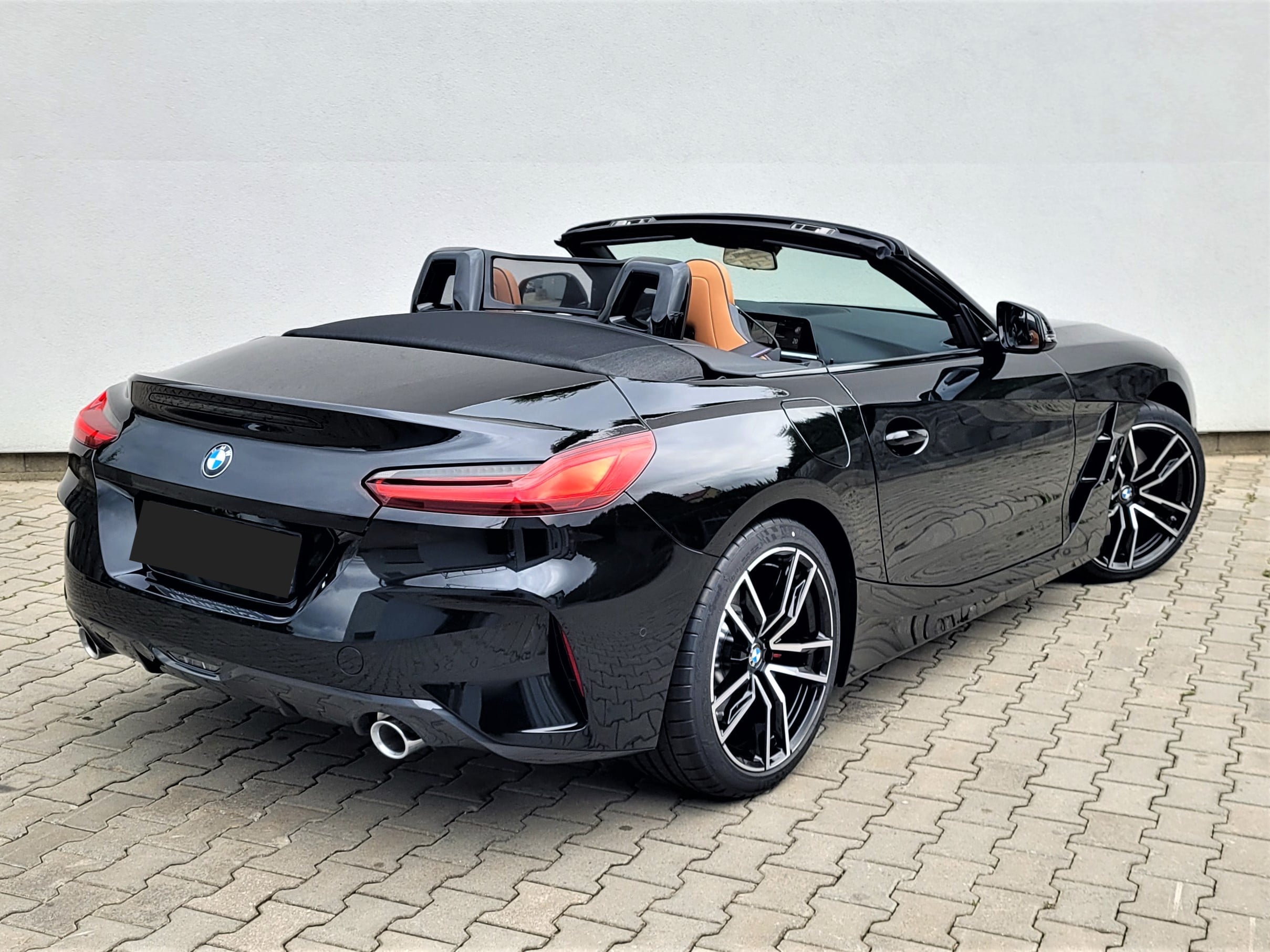 BMW Z4 30i | nové auto skladem | roadster | V4 benzin 265 koní | skvělá výbava | nákup online | super cena | autoibuy.com | ihned k dispozici | české auto | černá metalíza | 